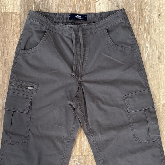 Hollister Women's Gray Cargo Pants - Picture 3 of 4